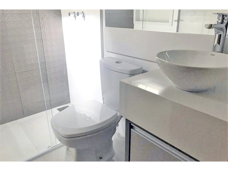 Casa térrea no Condomínio Breschia, em Indaiatuba/SP, com 135 m² de construção e 250 m² de terreno. Com área social integrada - sala de estar, jantar, cozinha e gourmet. Três suítes, sendo duas com closet; móveis planejados e paisagismo.