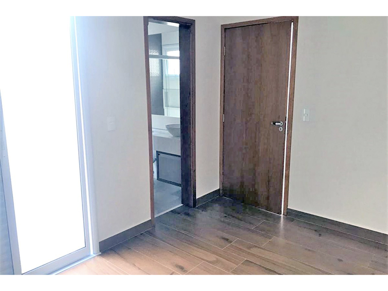 Casa térrea no Condomínio Breschia, em Indaiatuba/SP, com 135 m² de construção e 250 m² de terreno. Com área social integrada - sala de estar, jantar, cozinha e gourmet. Três suítes, sendo duas com closet; móveis planejados e paisagismo.