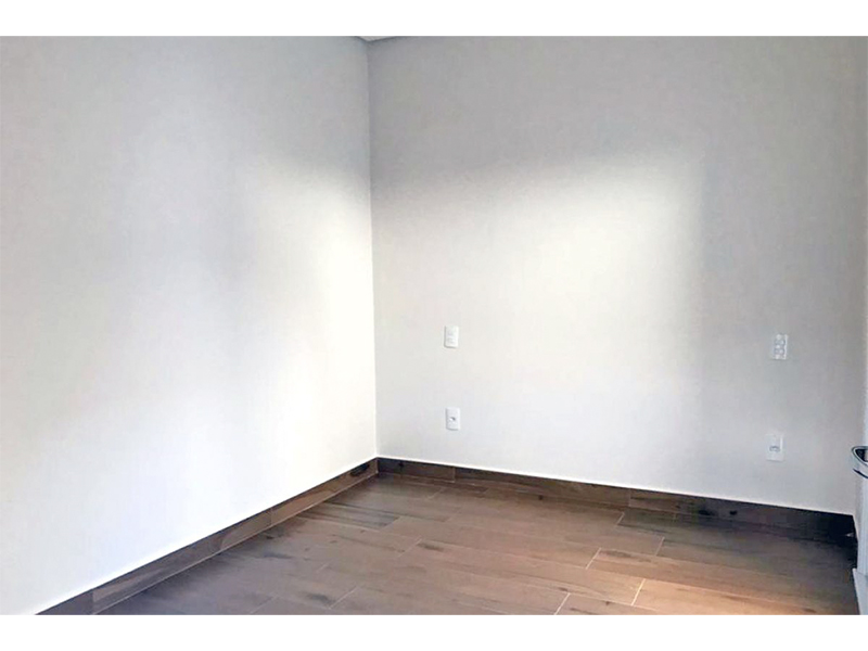 Casa térrea no Condomínio Breschia, em Indaiatuba/SP, com 135 m² de construção e 250 m² de terreno. Com área social integrada - sala de estar, jantar, cozinha e gourmet. Três suítes, sendo duas com closet; móveis planejados e paisagismo.