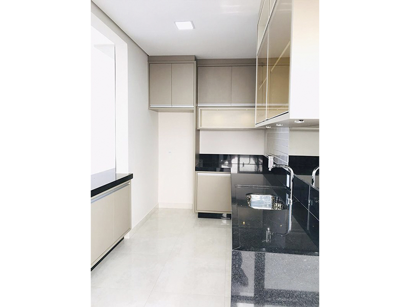 Casa térrea no Condomínio Breschia, em Indaiatuba/SP. Possui 135 m² de construção e 250 m² de terreno. Com área social integrada, garagem para dois carros, móveis planejados e aquecedor solar. 