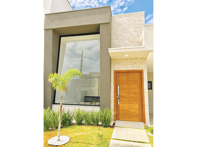 Casa térrea no Condomínio Breschia, em Indaiatuba/SP. Possui 135 m² de construção e 250 m² de terreno. Com área social integrada, garagem para dois carros, móveis planejados e aquecedor solar. 