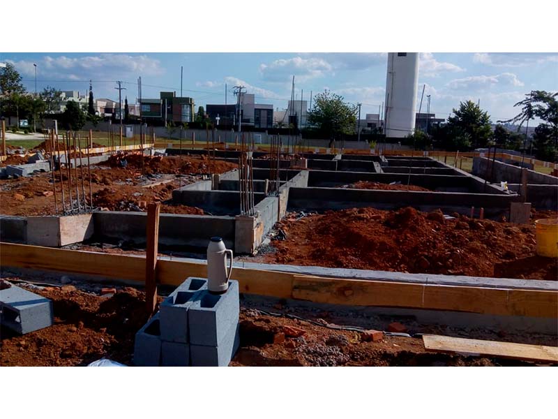 Sobrado no Residencial Duas Marias (D02), em Indaiatuba/SP. Com 295 m² construídos e 360 m² de terreno. quatro suítes sendo uma com closet, escritório, lavanderia e área social integrada, com sala de estar, jantar, cozinha e gourmet. 