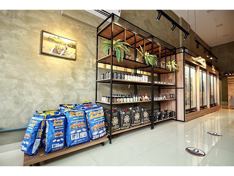 Reforma Comercial completa na Sapor Carnes Nobres, em Indaiatuba/SP. Reforma completa com porteira fechada. Mudanças na marcenaria, louças e metais, revestimentos, pintura, rebaixamento de gesso, iluminação e quadros decorativos. Gestão completa.