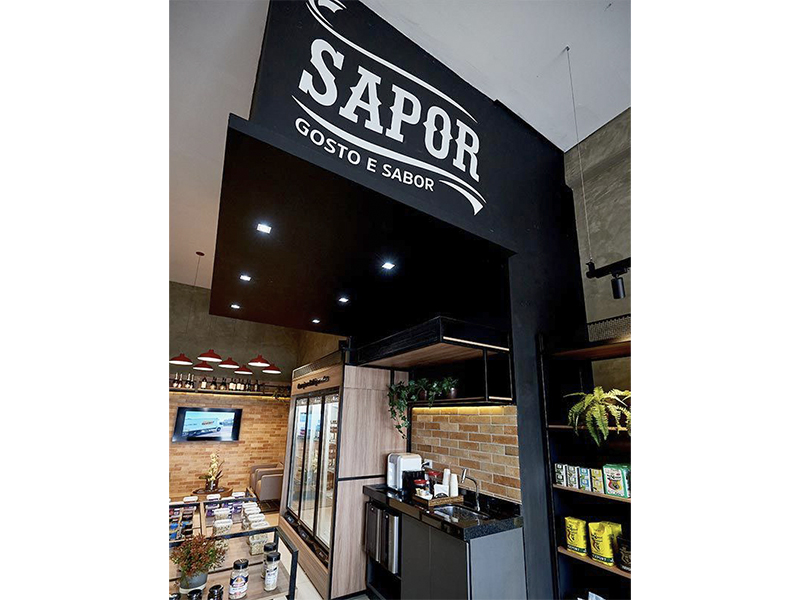 Reforma Comercial completa na Sapor Carnes Nobres, em Indaiatuba/SP. Reforma completa com porteira fechada. Mudanças na marcenaria, louças e metais, revestimentos, pintura, rebaixamento de gesso, iluminação e quadros decorativos. Gestão completa.