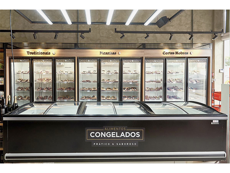 Reforma Comercial completa na Sapor Carnes Nobres, em Indaiatuba/SP. Reforma completa com porteira fechada. Mudanças na marcenaria, louças e metais, revestimentos, pintura, rebaixamento de gesso, iluminação e quadros decorativos. Gestão completa.