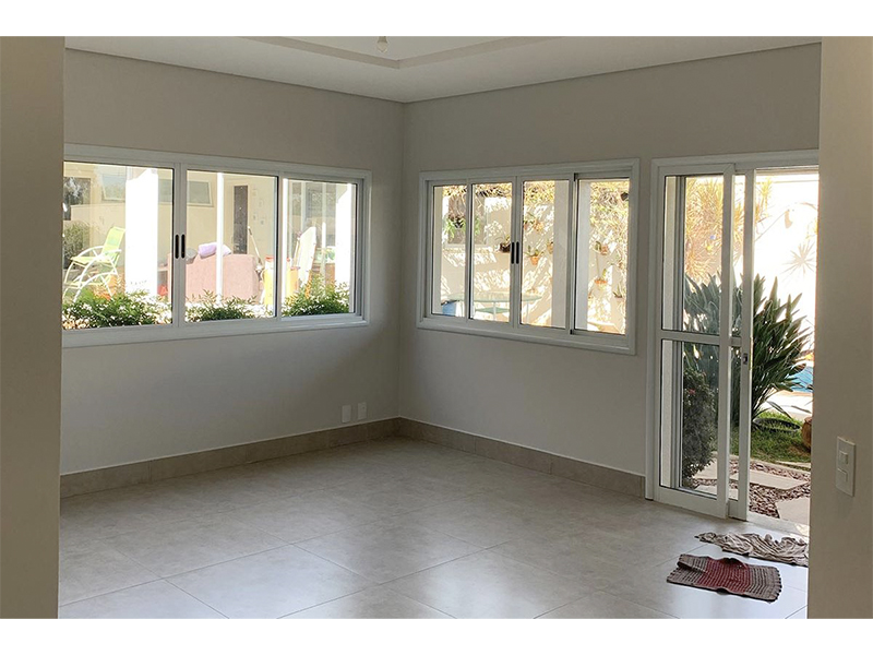 Reforma Completa de Sobrado no Condomínio Vila Romana, em Indaiatuba/SP. Terreno com 800 m² e 515 m² construídos. Modernização total do imóvel: substituição de acabamentos, marcenaria, pintura, ampliação e novo design nos ambientes.
