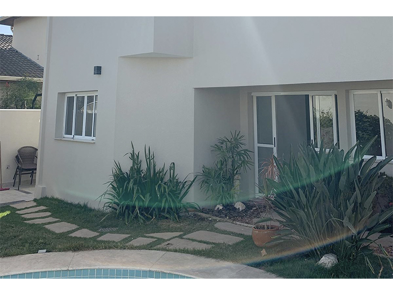 Reforma Completa de Sobrado no Condomínio Vila Romana, em Indaiatuba/SP. Terreno com 800 m² e 515 m² construídos. Modernização total do imóvel: substituição de acabamentos, marcenaria, pintura, ampliação e novo design nos ambientes.