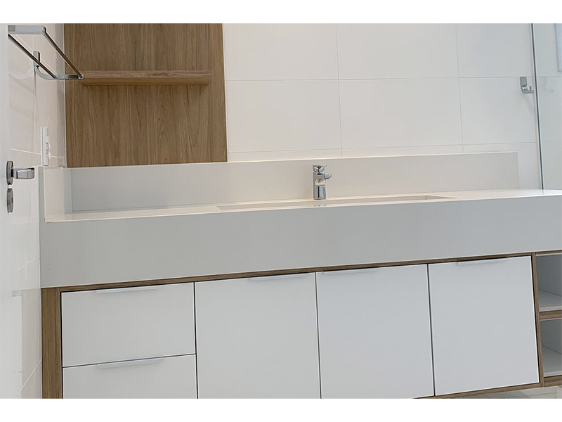 Reforma Completa de Sobrado no Condomínio Vila Romana, em Indaiatuba/SP. Terreno com 800 m² e 515 m² construídos. Modernização total do imóvel: substituição de acabamentos, marcenaria, pintura, ampliação e novo design nos ambientes.