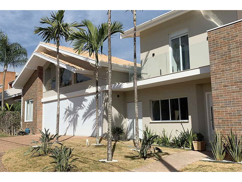 Reforma Completa de Sobrado no Condomínio Vila Romana, em Indaiatuba/SP. Terreno com 800 m² e 515 m² construídos. Modernização total do imóvel: substituição de acabamentos, marcenaria, pintura, ampliação e novo design nos ambientes.